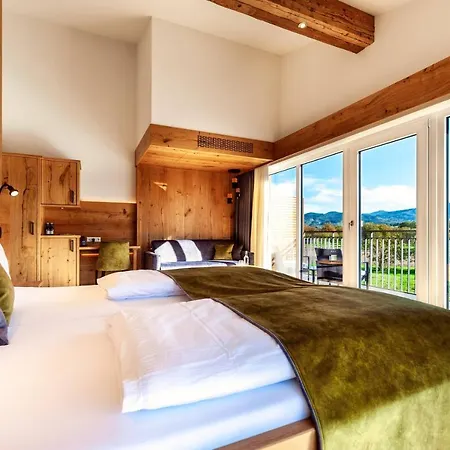 Zum Wagen מלון אכרן